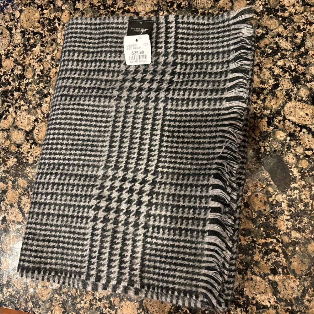 NWT Men’s Wearhous Pronto Vomo Acrylic Scarf